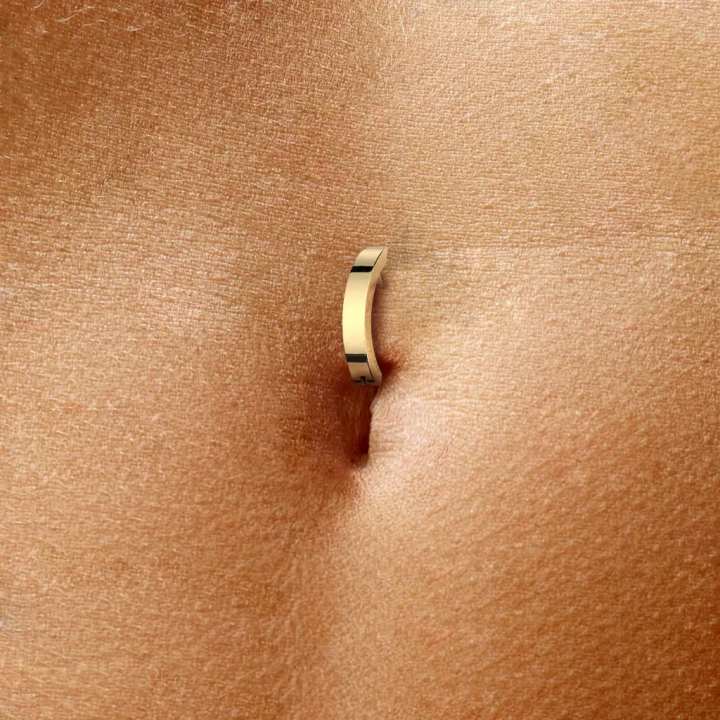 Piercing nombril anneau acier doré