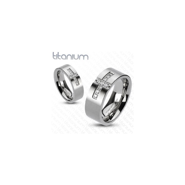 Bague Titane Croix Pavée de Gemmes