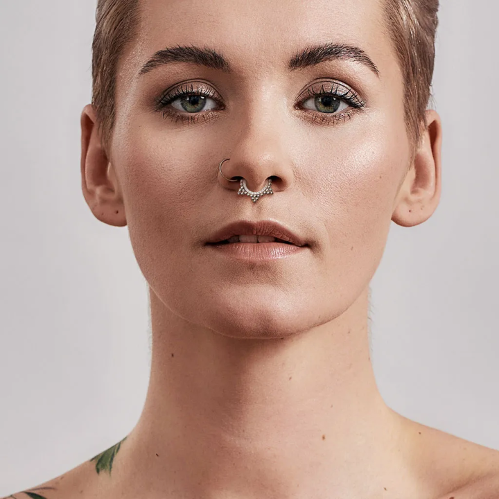 Piercing anneau clipsable strass et cluster de billes argenté