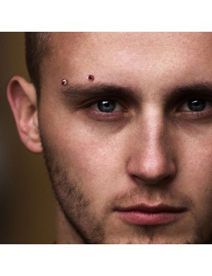 Piercing arcade acier boules oeil rouge