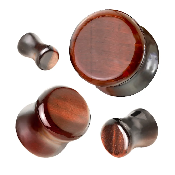 Piercing plug d'oreille en oeil de tigre rouge