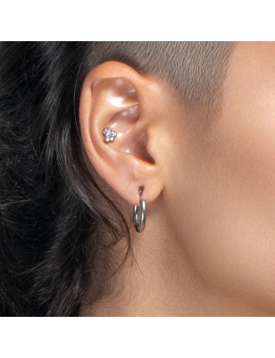 Piercing cartilage acier avec strass multicolores – Hélix & lobe