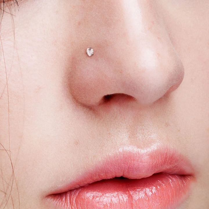 Piercing nez cœur strass – acier chirurgical brillant