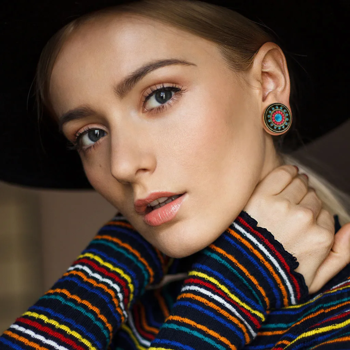 Plug d’oreille acier ethnique coloré – Piercing tribal chic