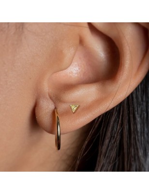Piercing oreille triangle perlé doré – tragus hélix cartilage