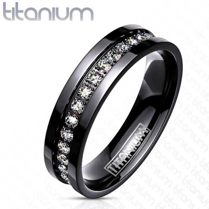 Bague en Titane Noir Sertie de Pierres – Élégance et Modernité