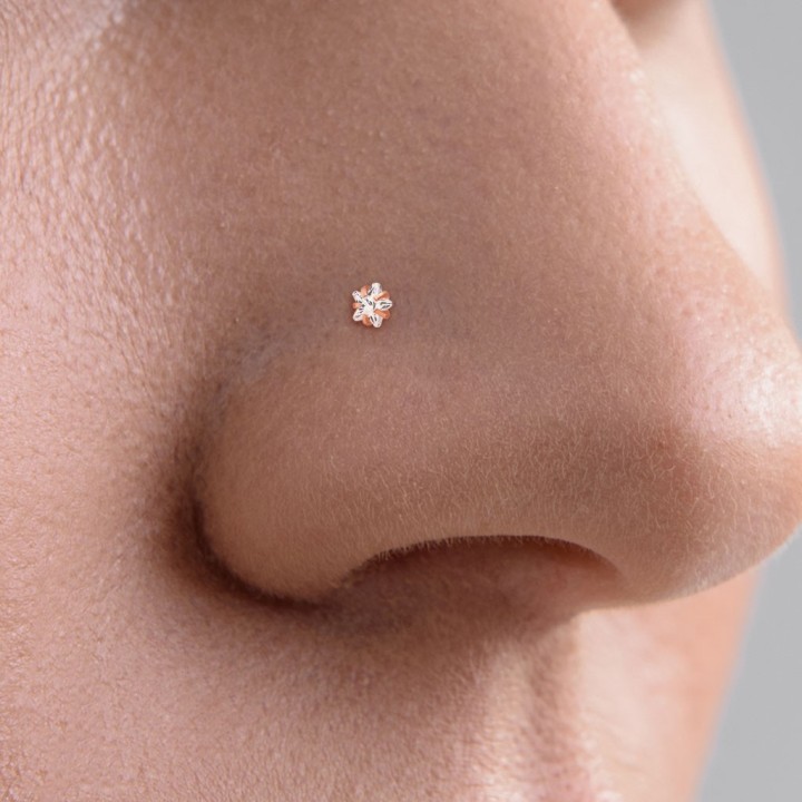 Piercing nez étoile rose gold – Strass clair et tige tire-bouchon