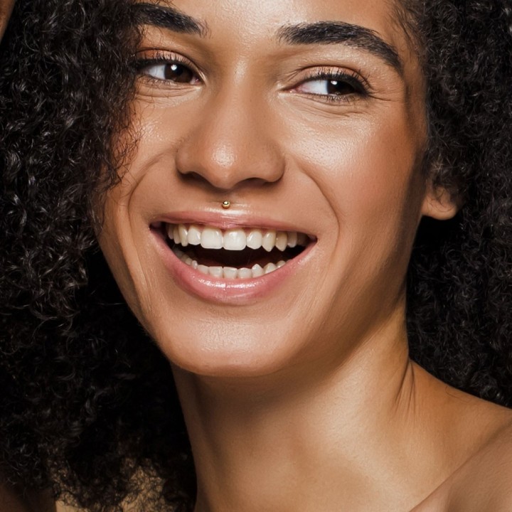 Labret oreille or jaune 14K push-in boule | Piercing chic