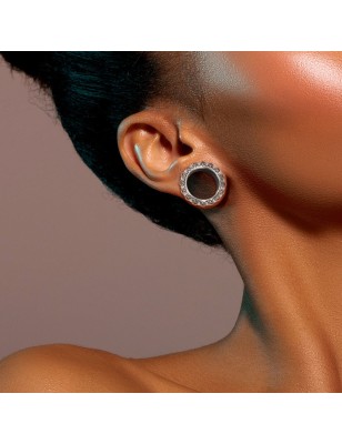 Tunnel acier filigrane cœur – Bijou d’oreille élégant et raffiné