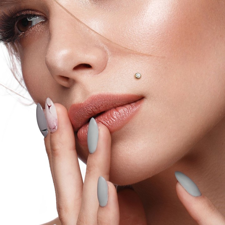 Labret Or Jaune 14K Push-In avec Zircon – Piercing Oreille Chic