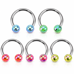 Piercing oreille fer à cheval tâches métallisées