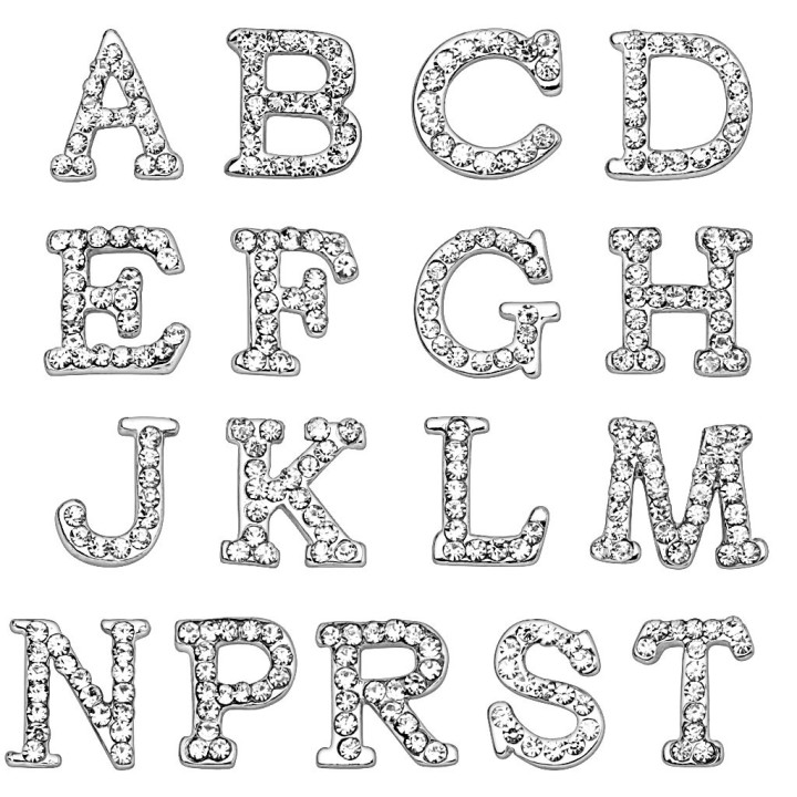Piercing nombril lettre strass